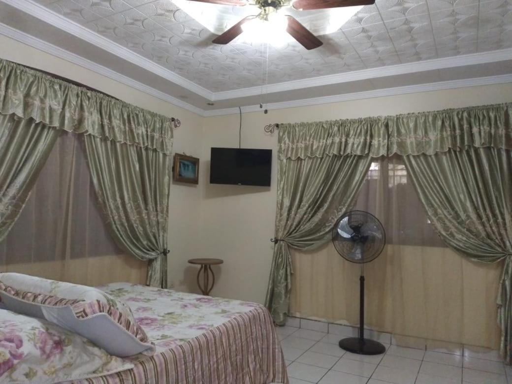 Alexander B&B Alajuela Buitenkant foto